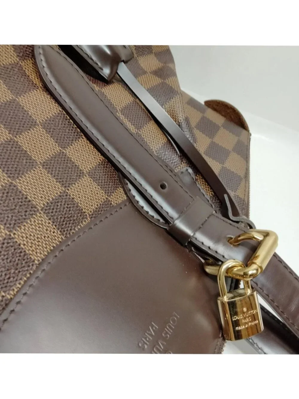 Louis Vuitton elegant louis